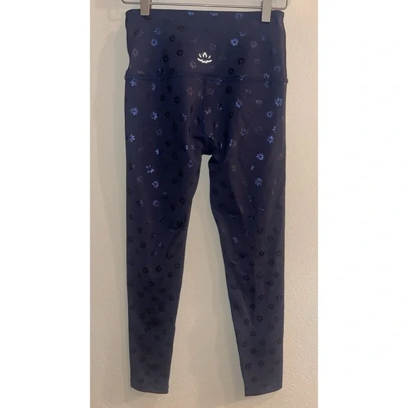 Beyond Yoga Navy Floral Leggings - Picture 2 of 7